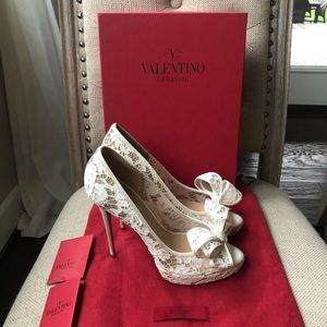 Valentino NIB White Ivory Lace Heels Wedding Shoes